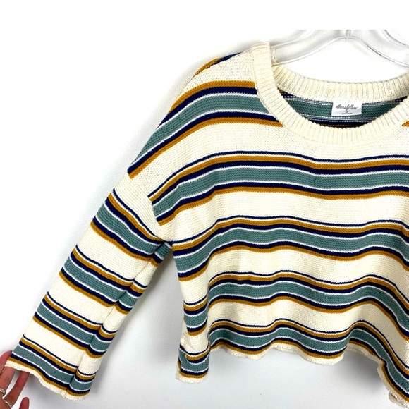 Other Follow Neutral Bell Sleeve Cropped Raw Seam Cropped Sweater Small - Picture 3 of 4